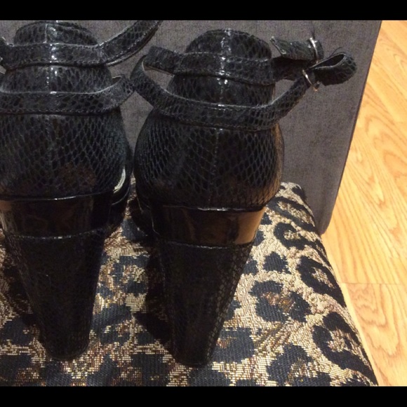 WHBM croc leather wedge shoes - Picture 4 of 6